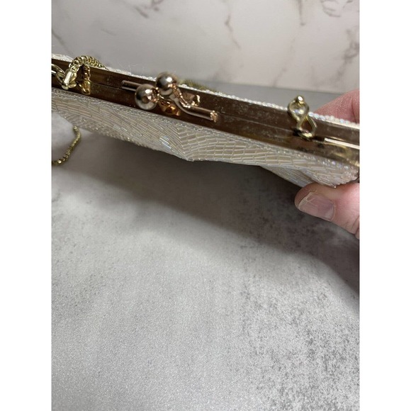 Vintage Small Size White Pearl Shimmer on White Micro Bead Chain Purse 6" x 5" - Picture 5 of 10